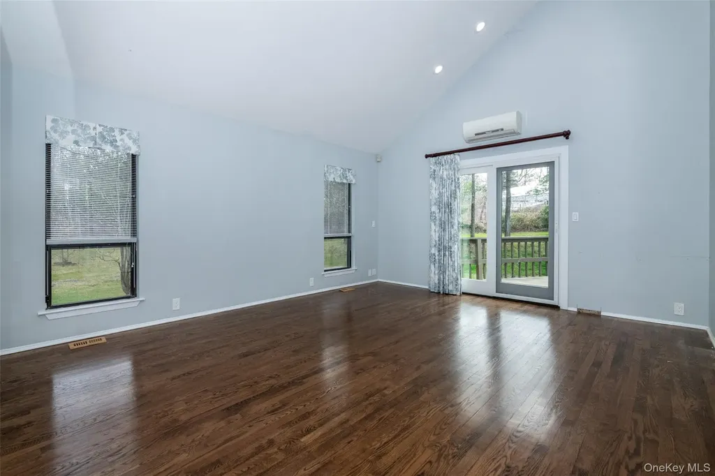 7 Brookridge Road New Rochelle NY 10804