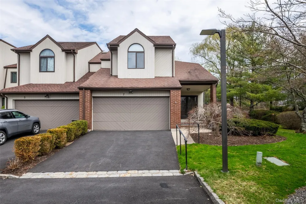 7 Brookridge Road New Rochelle NY 10804