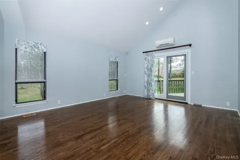 7 Brookridge Road New Rochelle NY 10804
