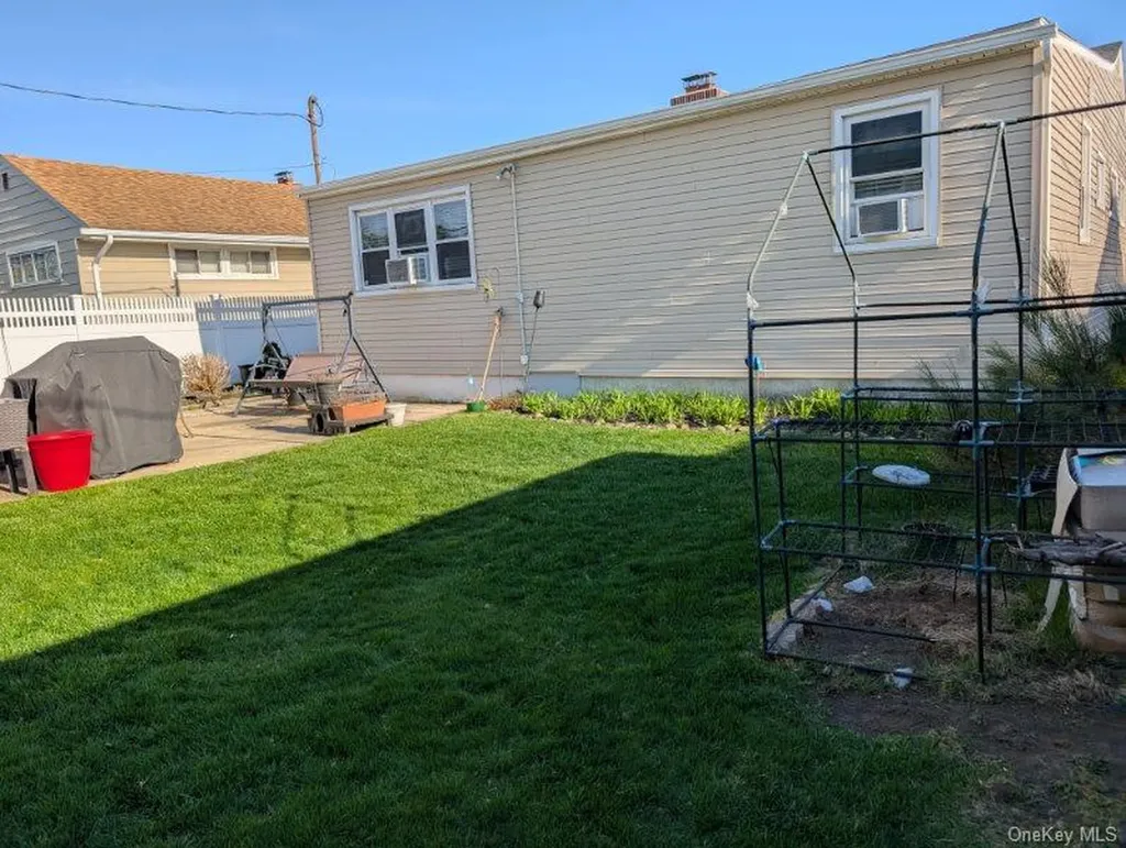 44 Hubbard Avenue Freeport NY 11520