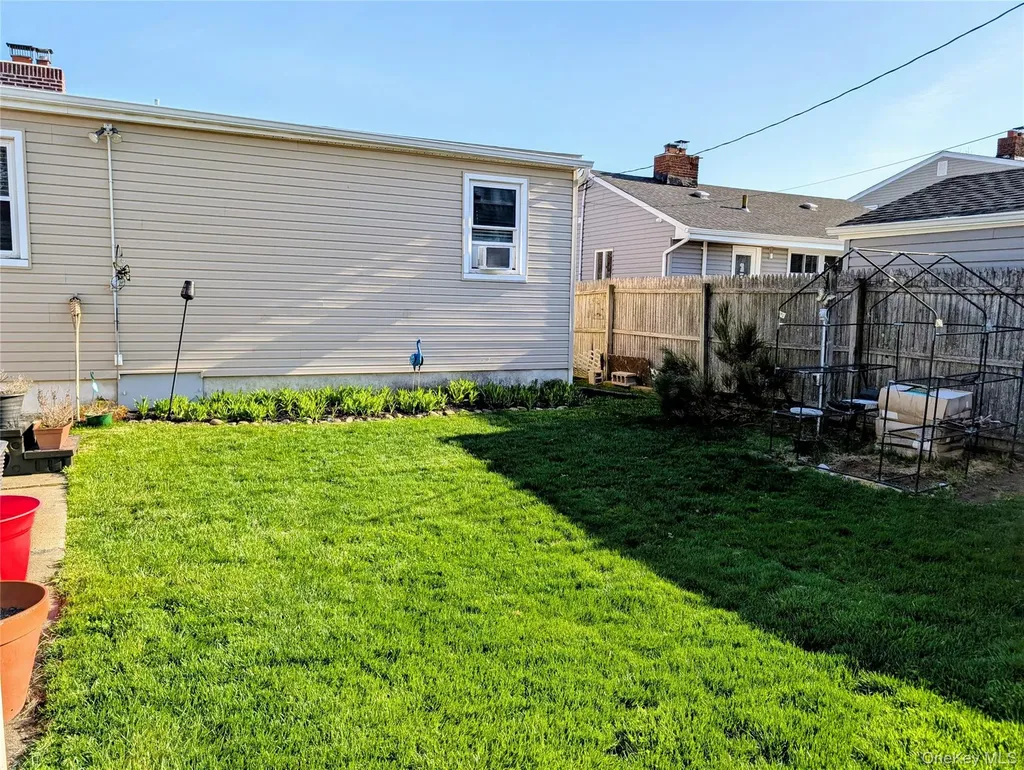 44 Hubbard Avenue Freeport NY 11520