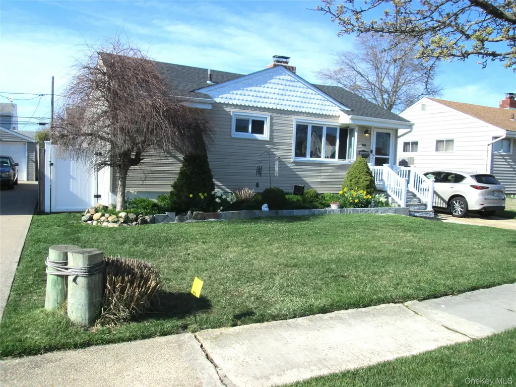44 Hubbard Avenue Freeport NY 11520