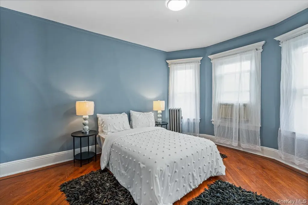 19619 89th Road Hollis NY 11423