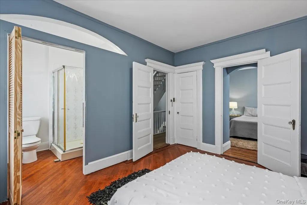 19619 89th Road Hollis NY 11423