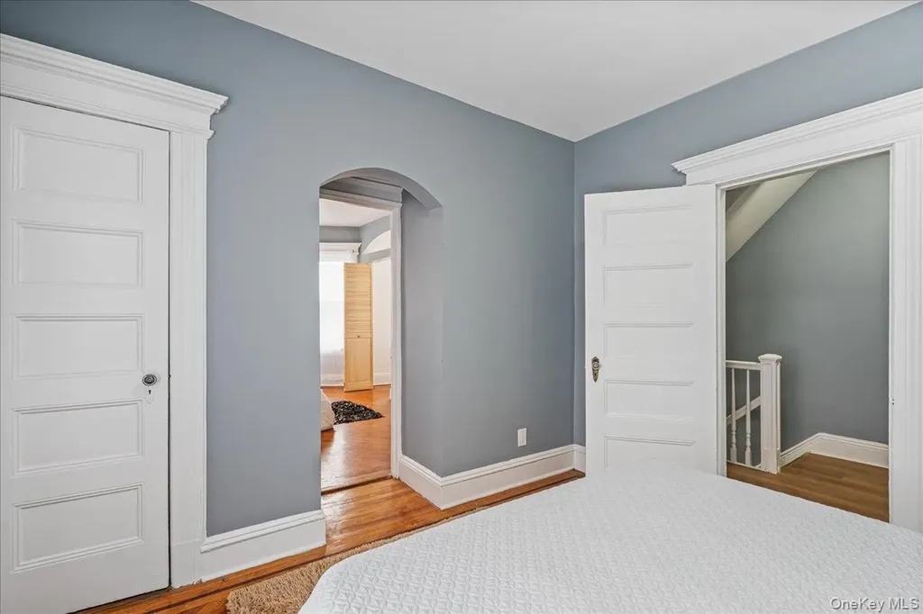19619 89th Road Hollis NY 11423