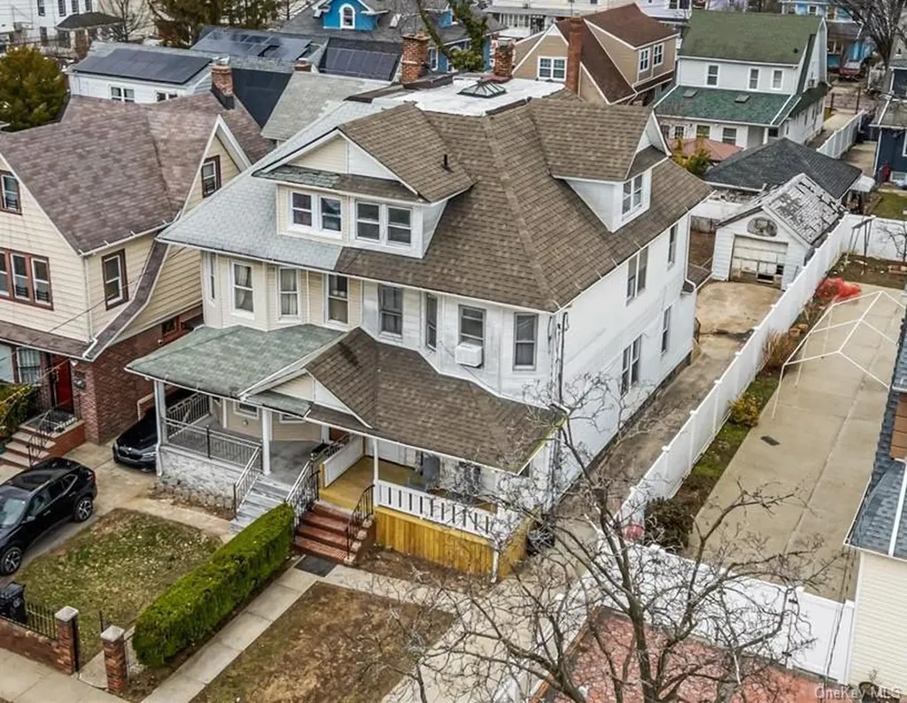 19619 89th Road Hollis NY 11423
