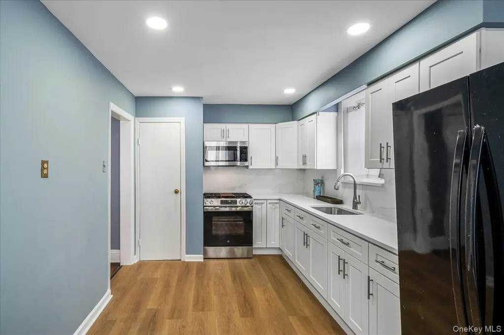 19619 89th Road Hollis NY 11423