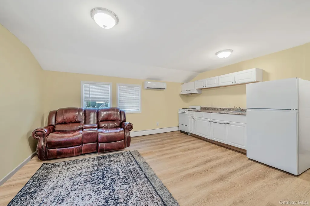 8 Bent Lane Levittown NY 11756