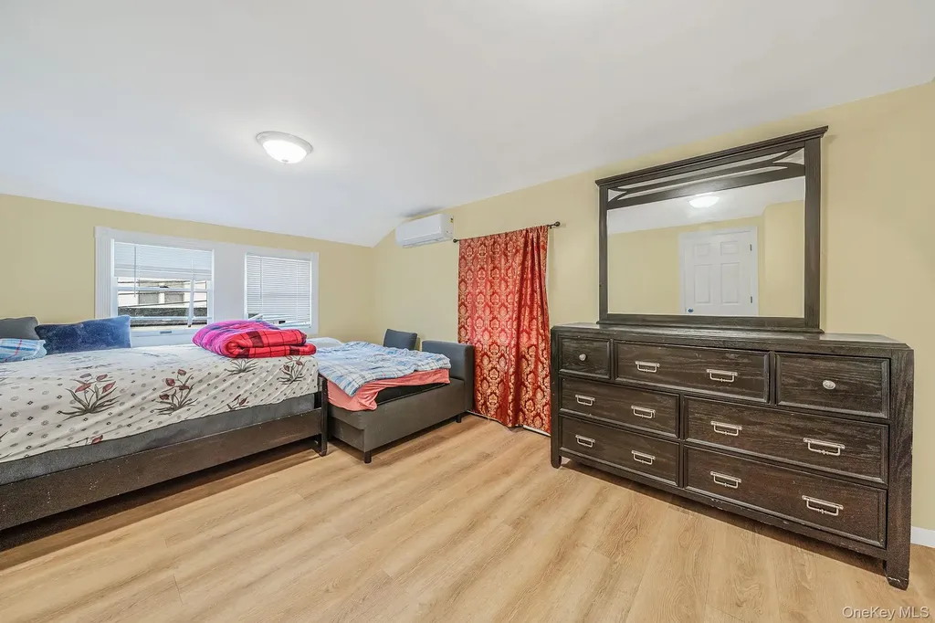 8 Bent Lane Levittown NY 11756