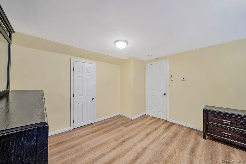8 Bent Lane Levittown NY 11756