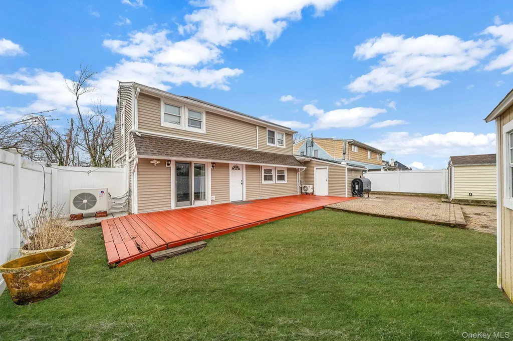 8 Bent Lane Levittown NY 11756