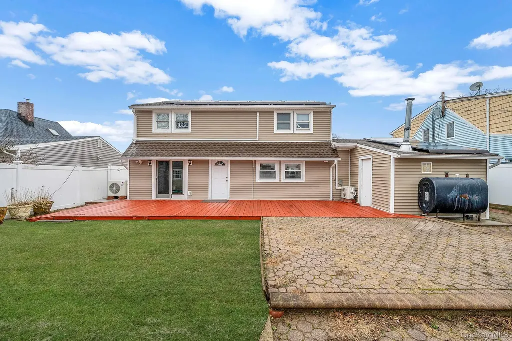 8 Bent Lane Levittown NY 11756