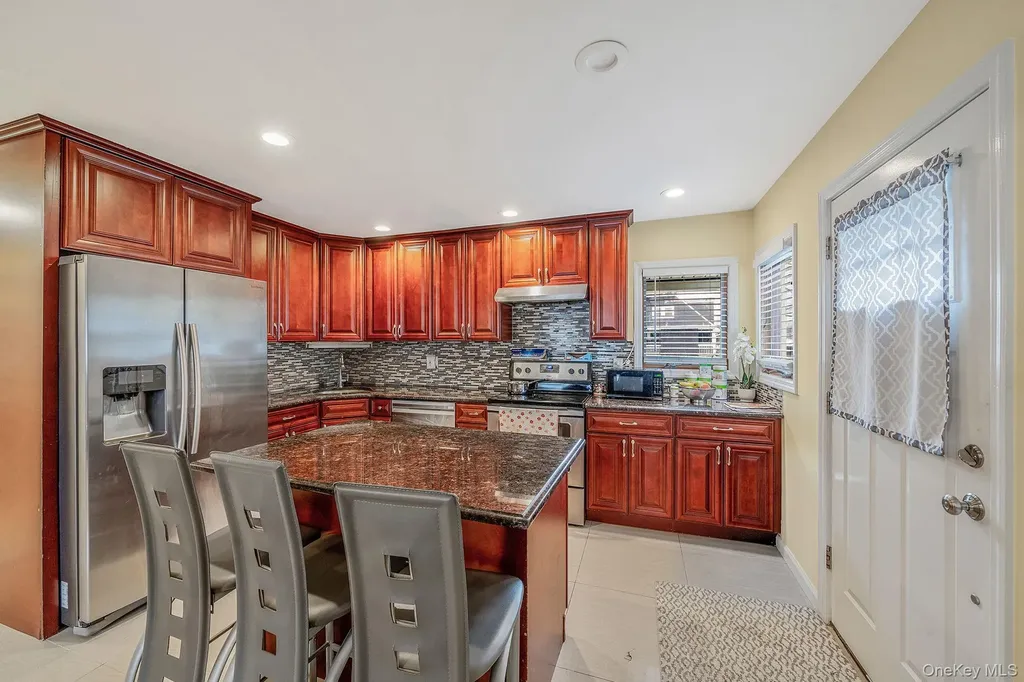 8 Bent Lane Levittown NY 11756
