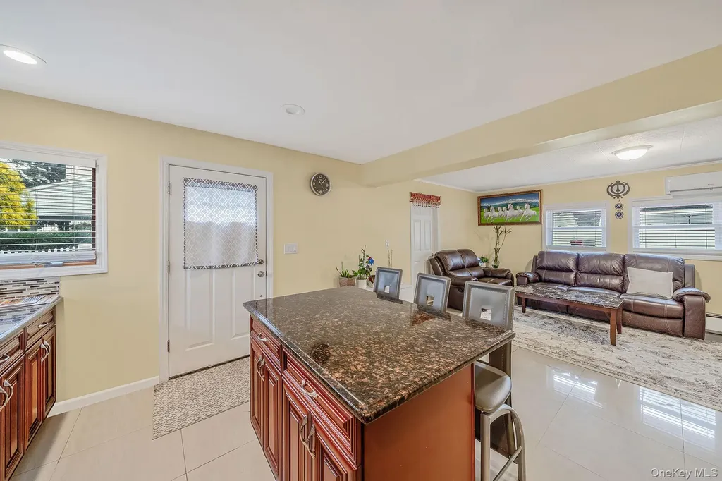 8 Bent Lane Levittown NY 11756