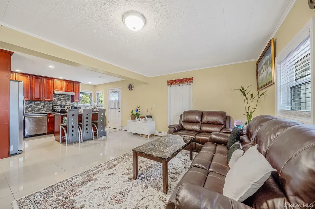 8 Bent Lane Levittown NY 11756