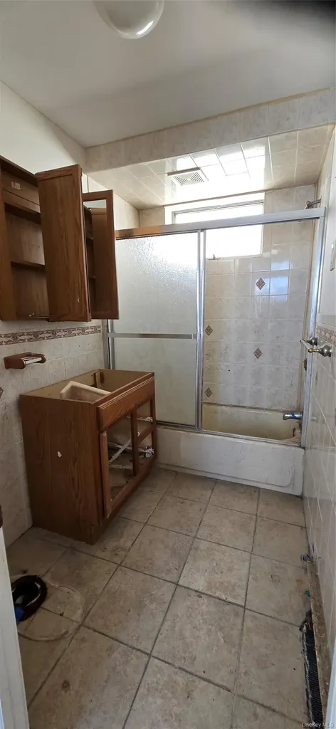 9960 164th Road Howard Beach NY 11414