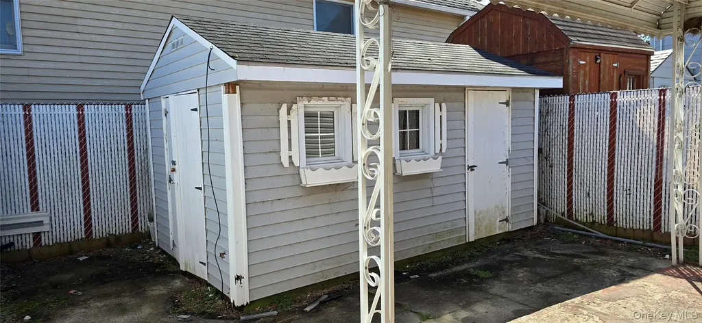 9960 164th Road Howard Beach NY 11414