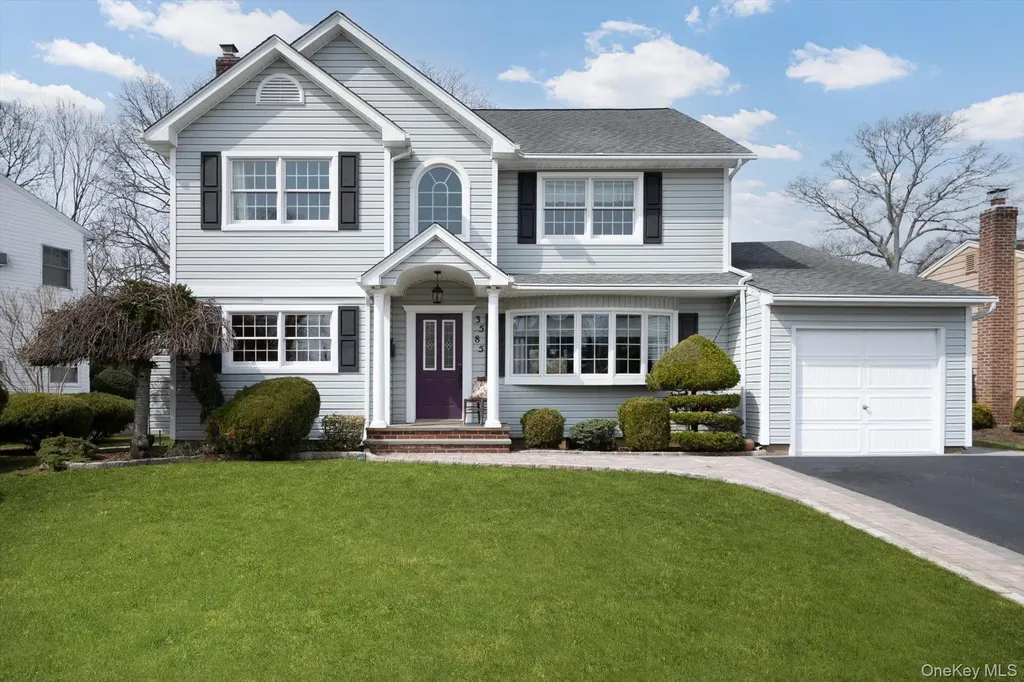 3585 Amherst Drive Wantagh NY 11793