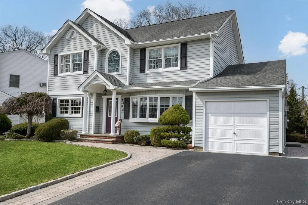 3585 Amherst Drive Wantagh NY 11793