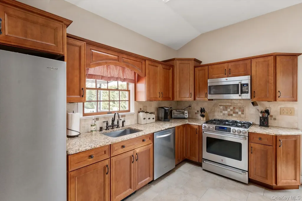 3585 Amherst Drive Wantagh NY 11793