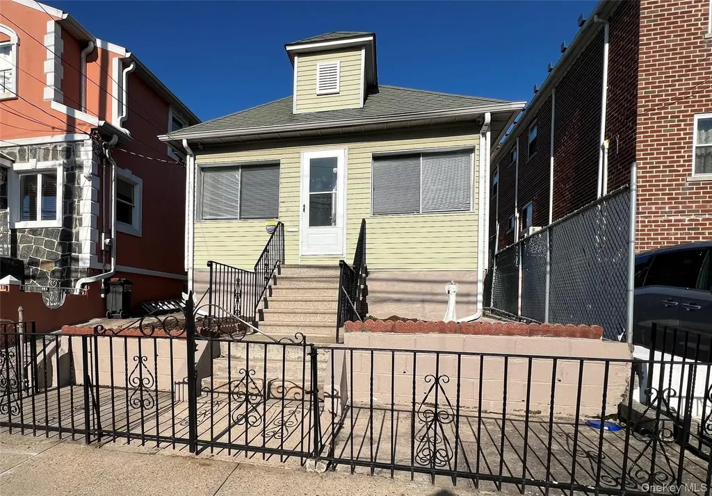 830 Vincent Avenue Bronx NY 10465