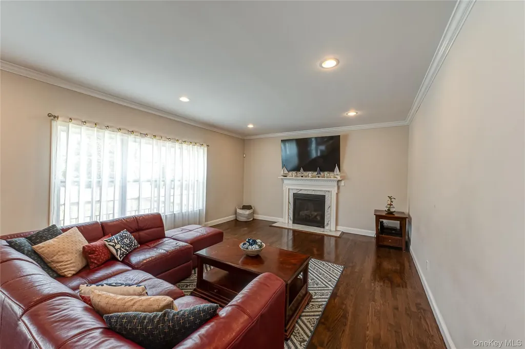 456 Pine Acres Boulevard Brightwaters NY 11718