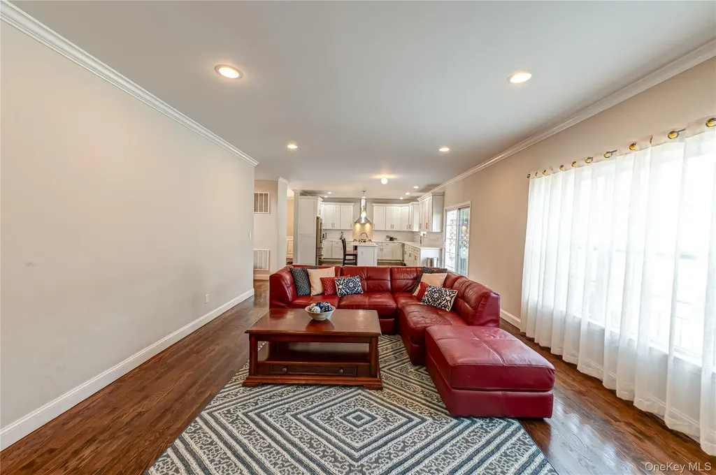 456 Pine Acres Boulevard Brightwaters NY 11718