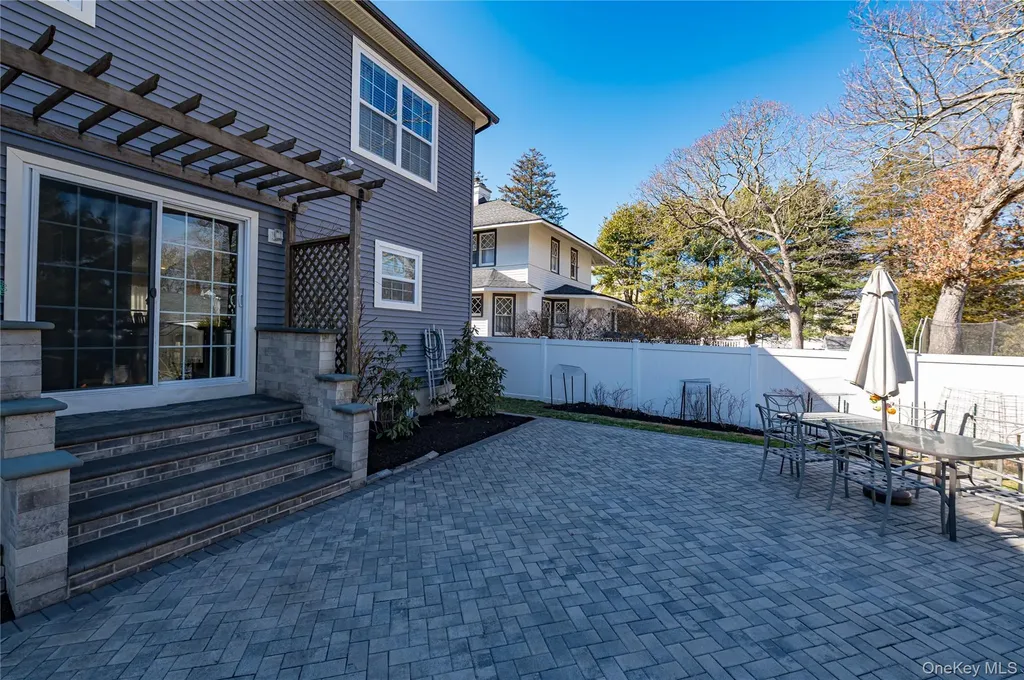 456 Pine Acres Boulevard Brightwaters NY 11718