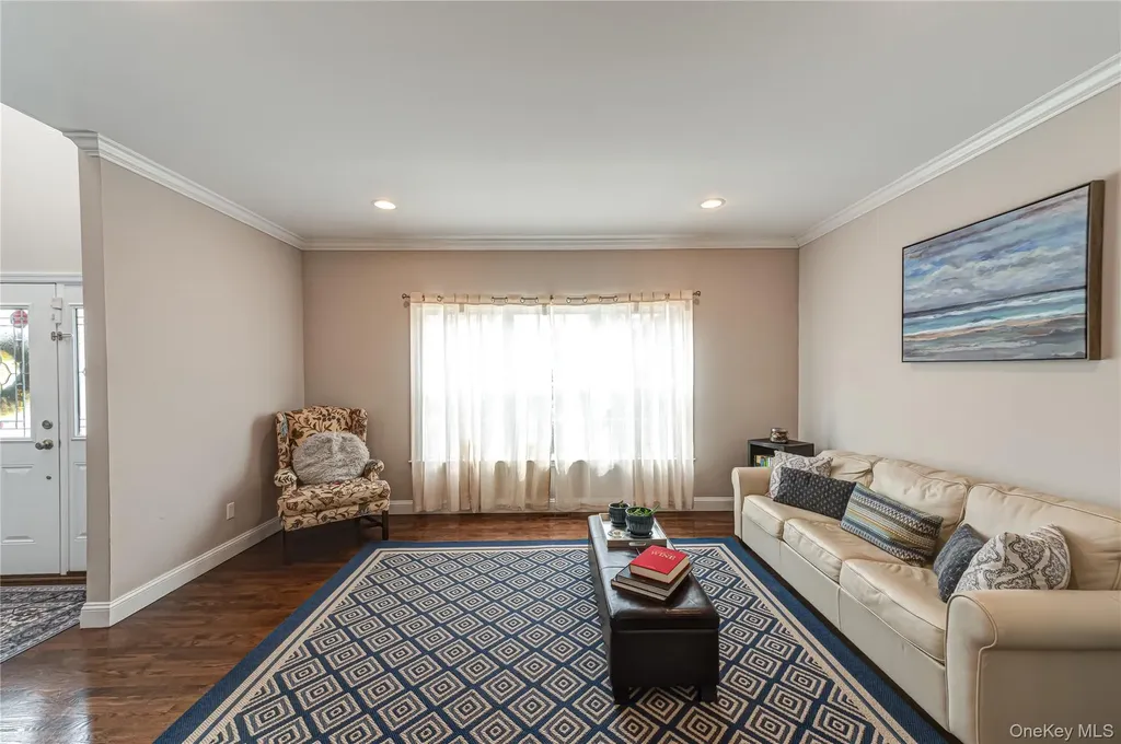 456 Pine Acres Boulevard Brightwaters NY 11718
