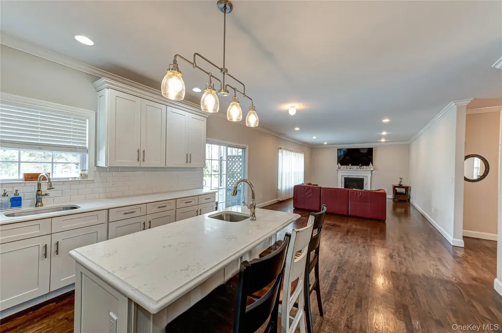 456 Pine Acres Boulevard Brightwaters NY 11718