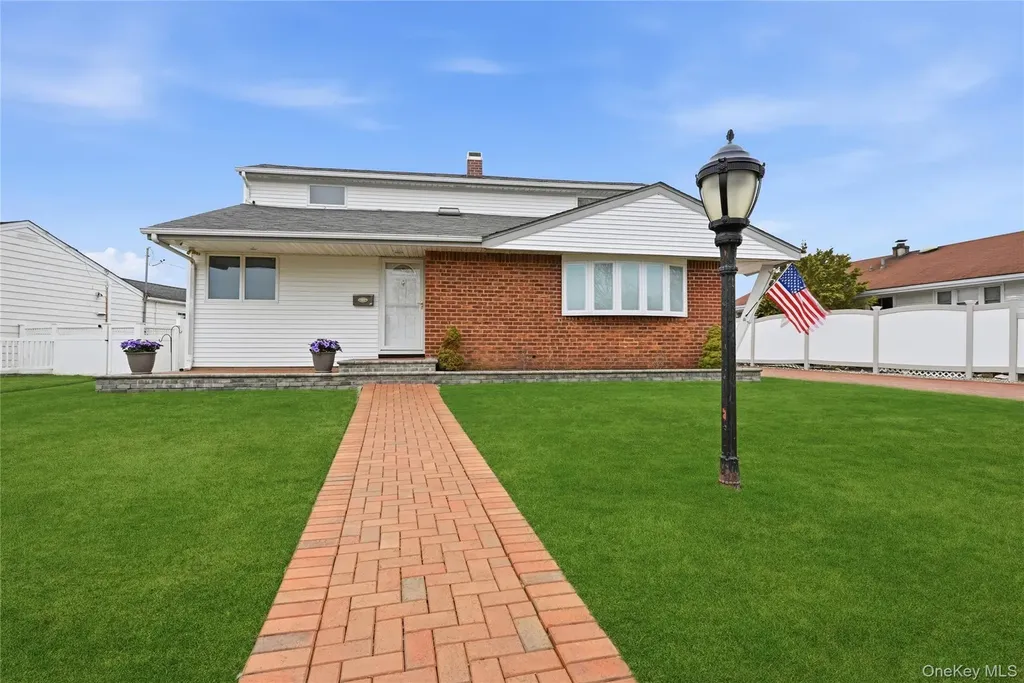 22 Randal Drive Bethpage NY 11714