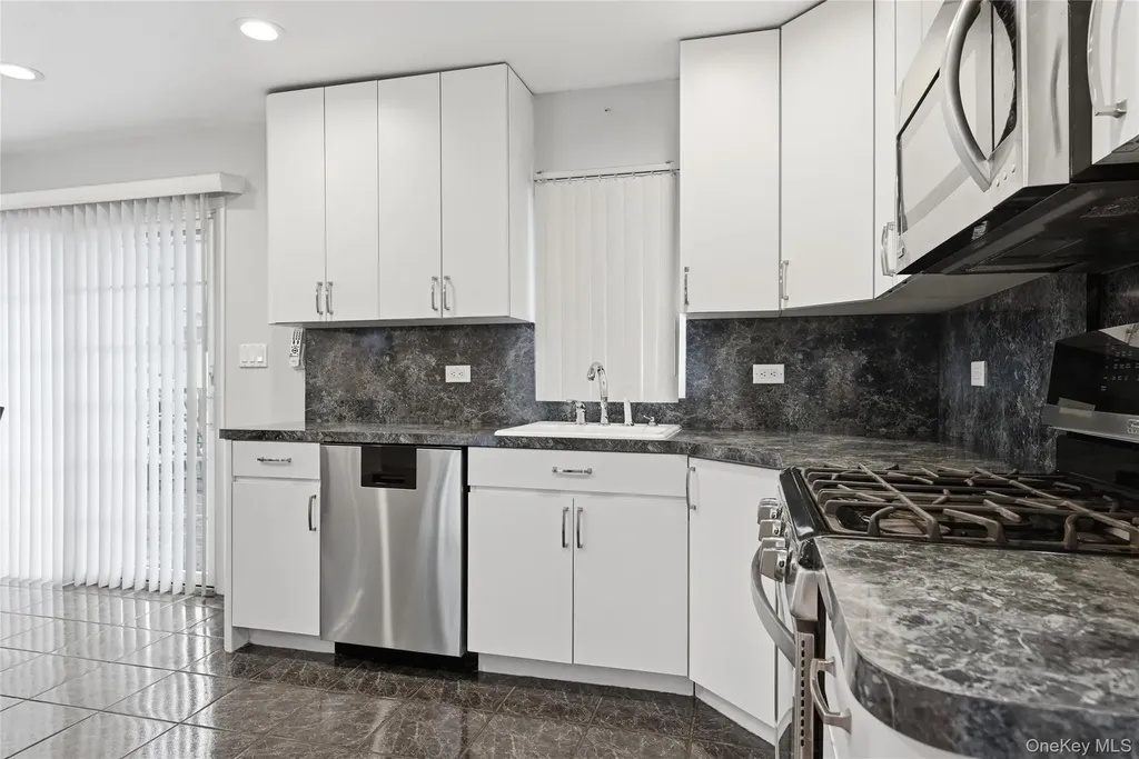 22 Randal Drive Bethpage NY 11714