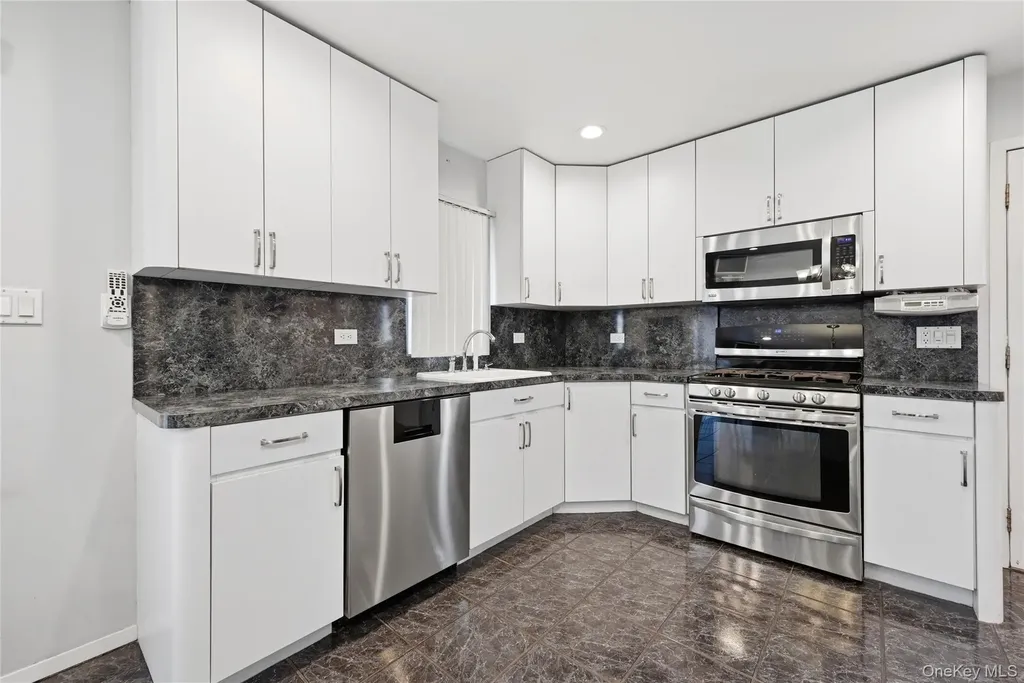 22 Randal Drive Bethpage NY 11714