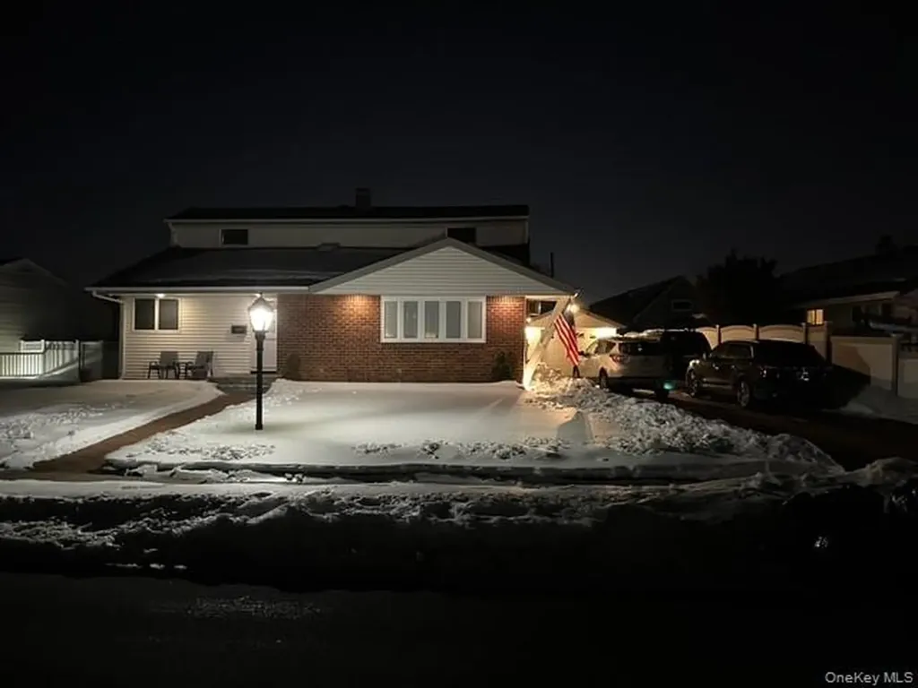 22 Randal Drive Bethpage NY 11714