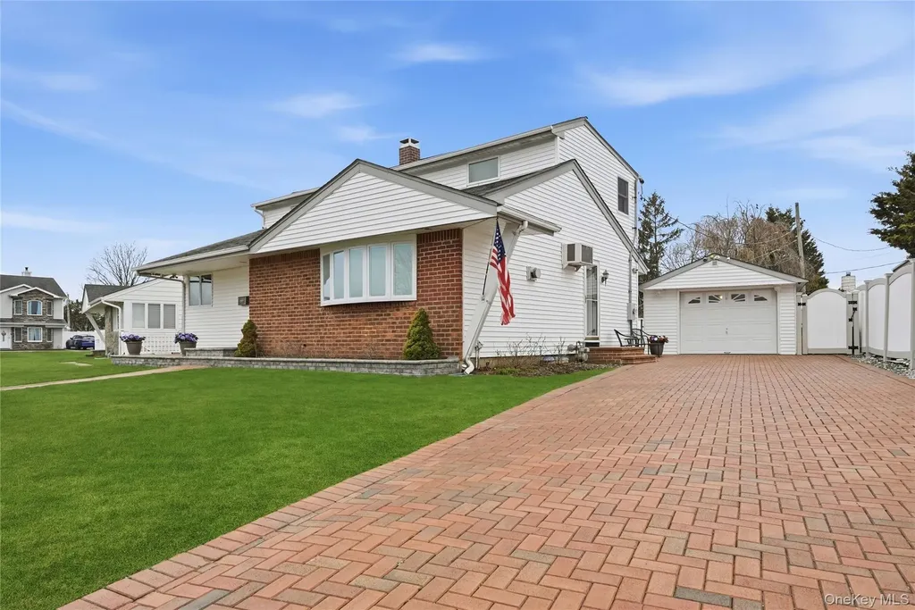 22 Randal Drive Bethpage NY 11714