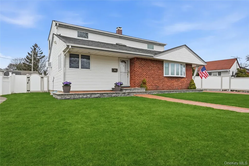 22 Randal Drive Bethpage NY 11714