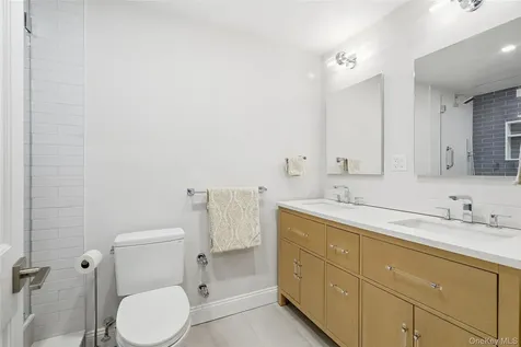 2 Washington Square Larchmont NY 10538