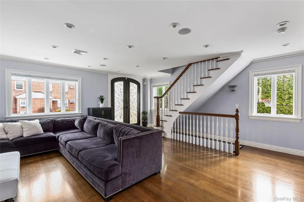 15496 Riverside Drive Whitestone NY 11357