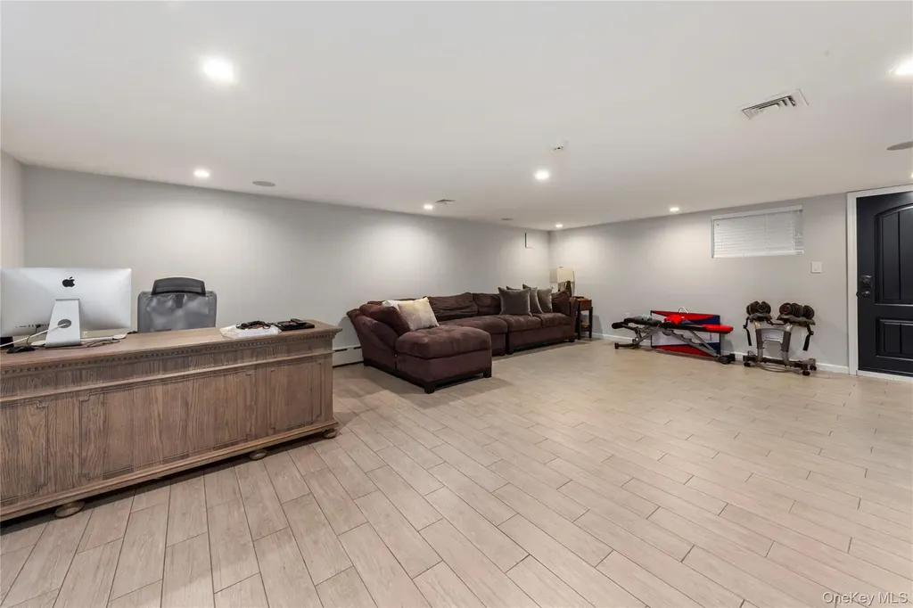 15496 Riverside Drive Whitestone NY 11357