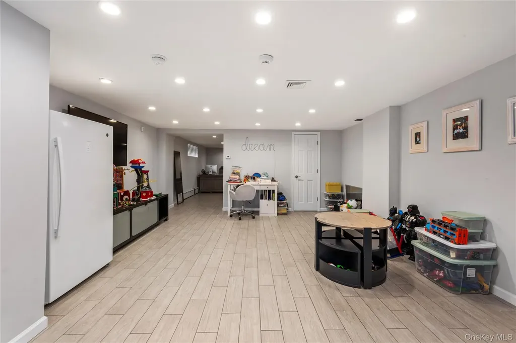 15496 Riverside Drive Whitestone NY 11357