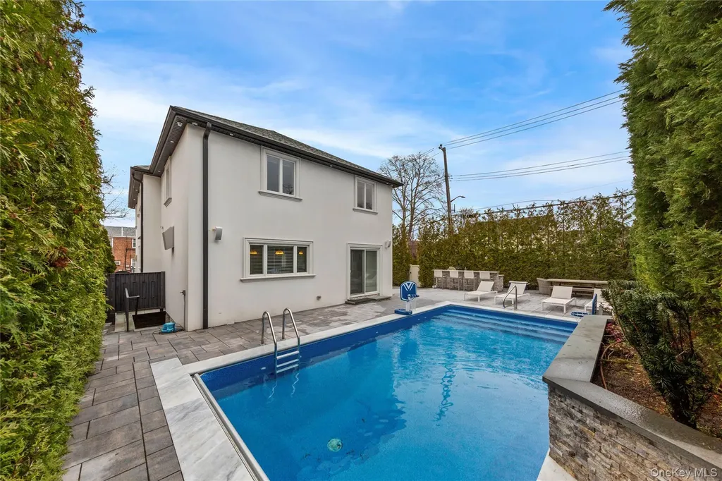 15496 Riverside Drive Whitestone NY 11357