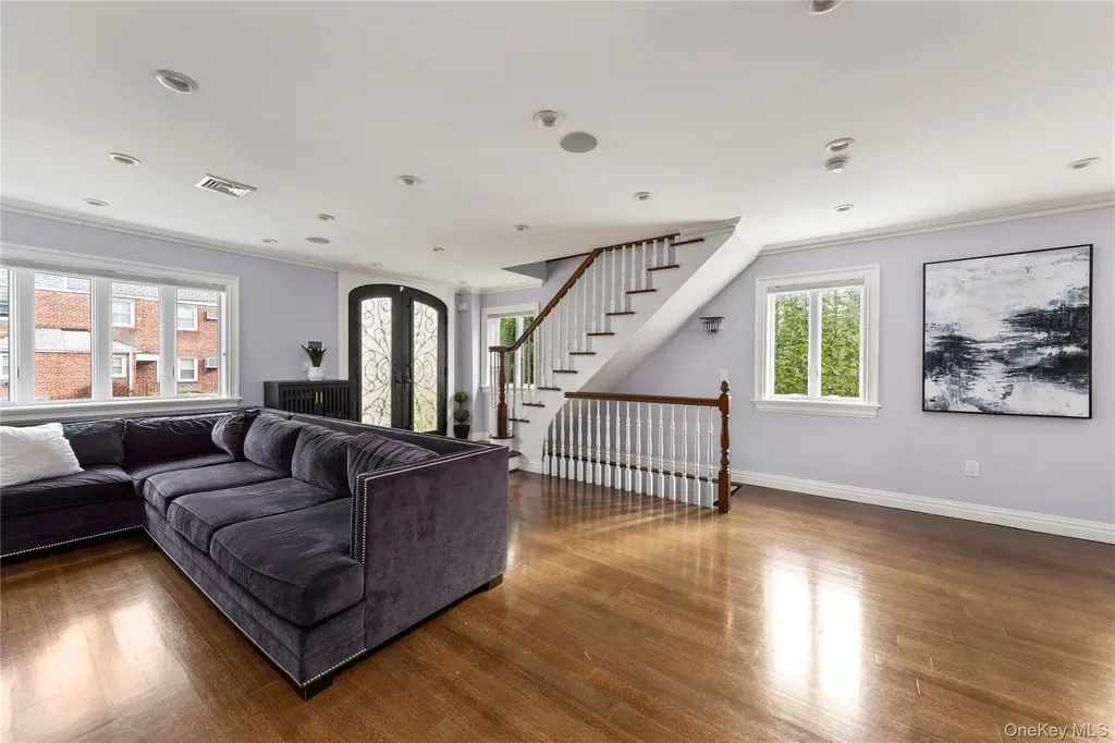 15496 Riverside Drive Whitestone NY 11357