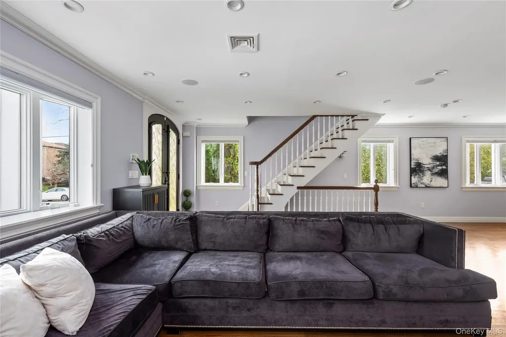 15496 Riverside Drive Whitestone NY 11357