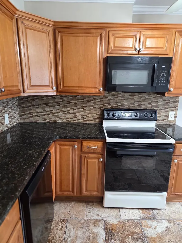 40-171 W 4th Street Patchogue NY 11772