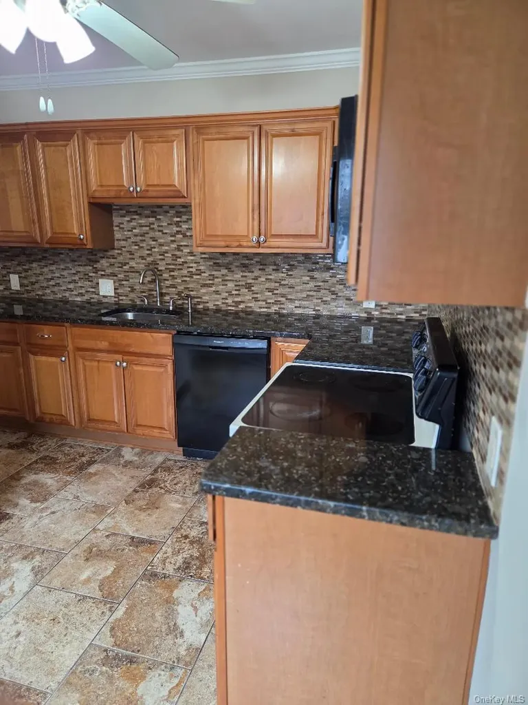 40-171 W 4th Street Patchogue NY 11772