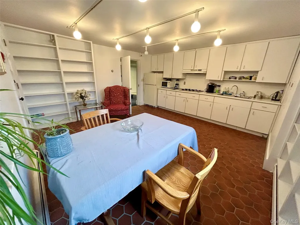 75 N Middletown Road Nanuet NY 10954