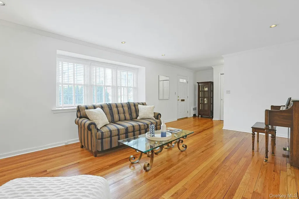 9 Robins Crescent New Rochelle NY 10801