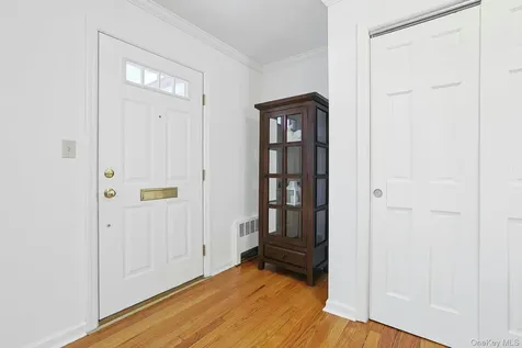 9 Robins Crescent New Rochelle NY 10801