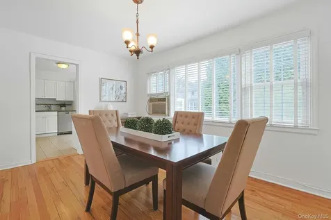 9 Robins Crescent New Rochelle NY 10801