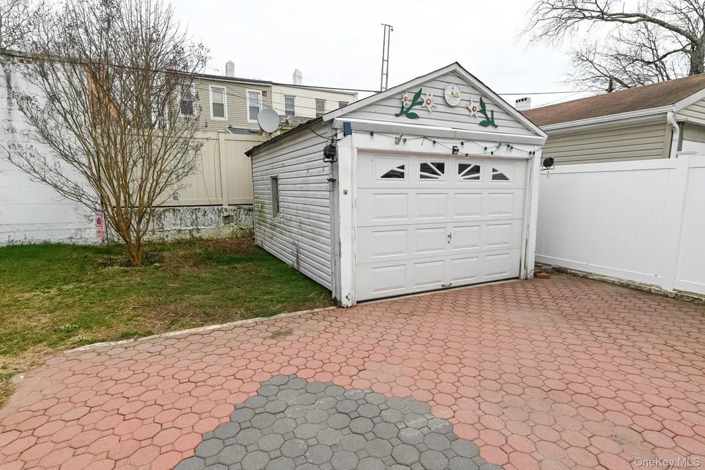 7025 71st Place Glendale NY 11385